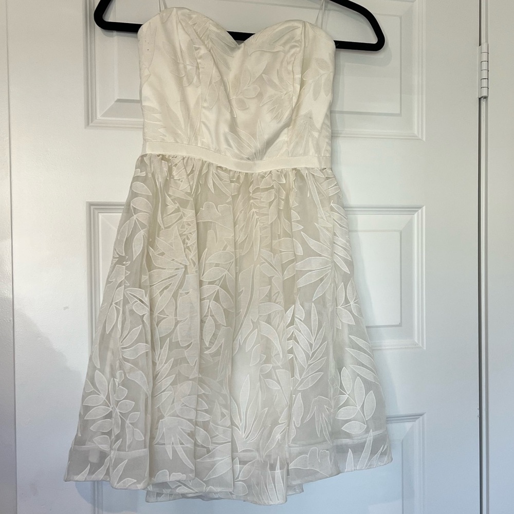 Guess Strapless White Leaf Dress